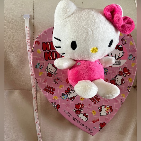 Hello kitty plush - Picture 5 of 5